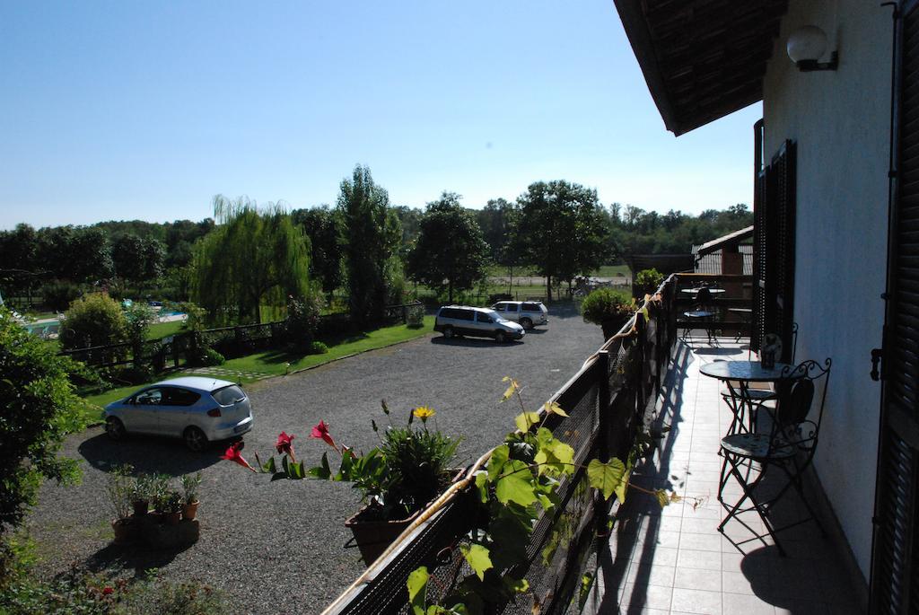 Agriturismo Fano'S Farm Suno Bilik gambar