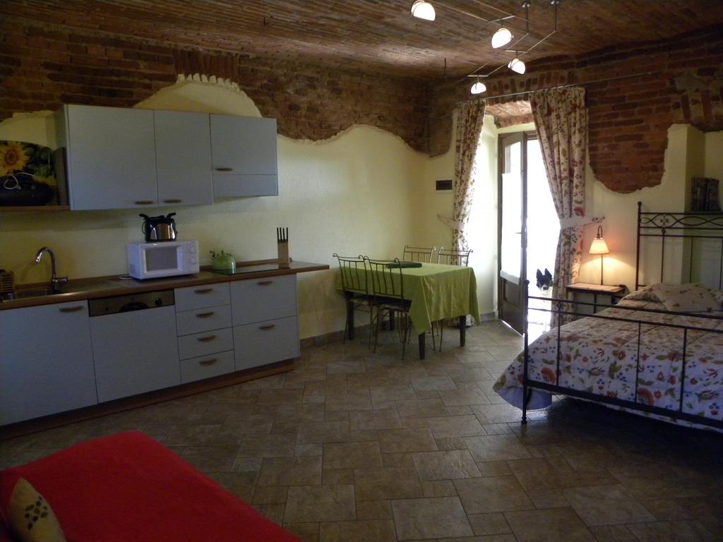 Agriturismo Fano'S Farm Suno Bilik gambar