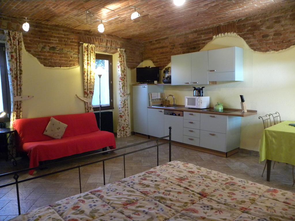 Agriturismo Fano'S Farm Suno Bilik gambar