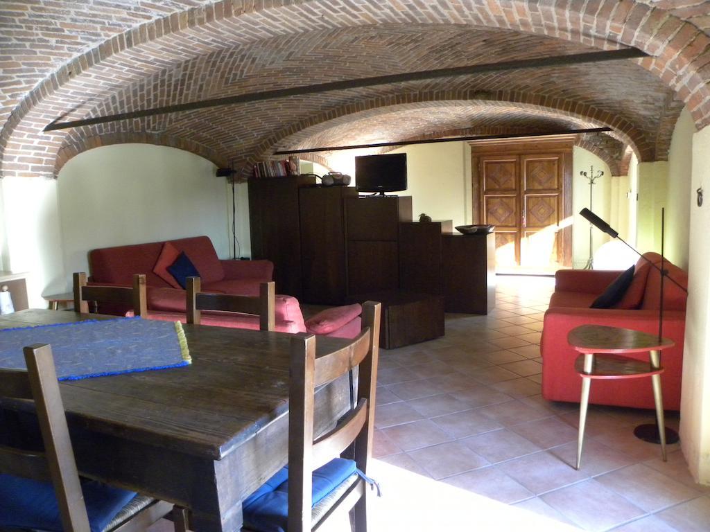 Agriturismo Fano'S Farm Suno Bilik gambar