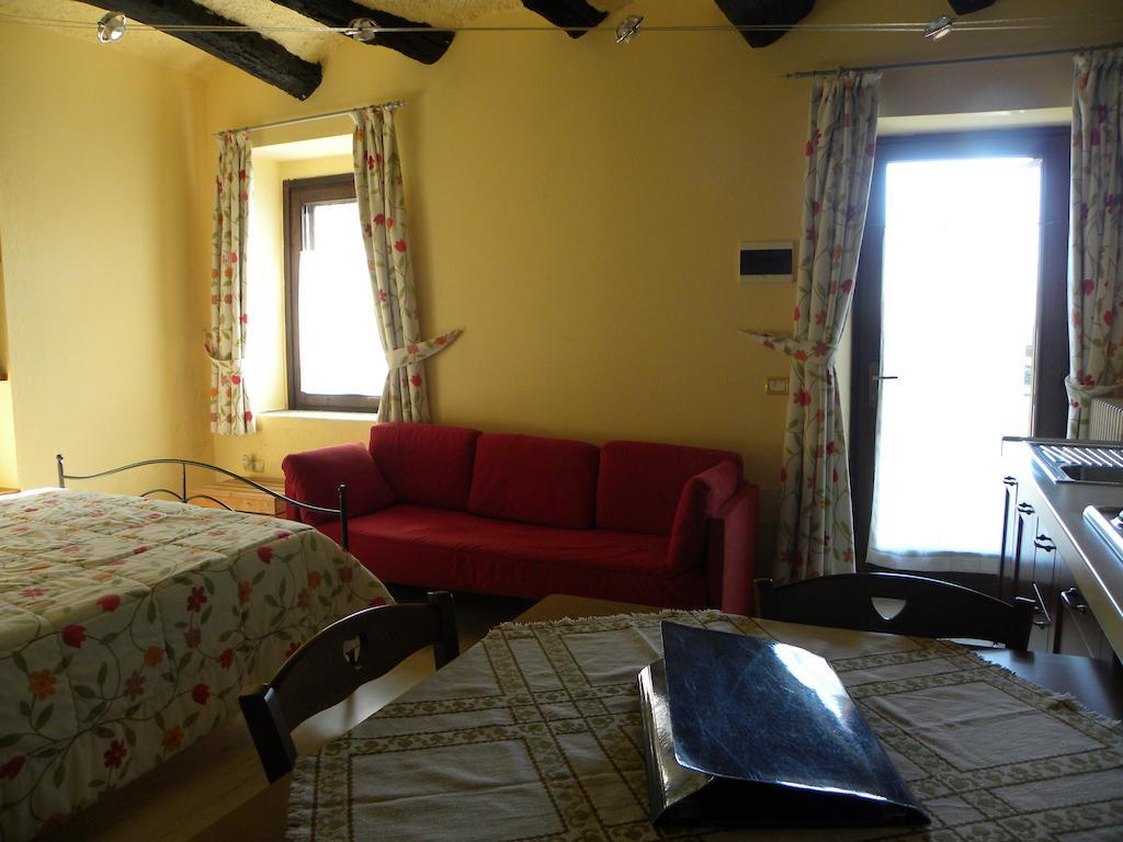 Agriturismo Fano'S Farm Suno Luaran gambar