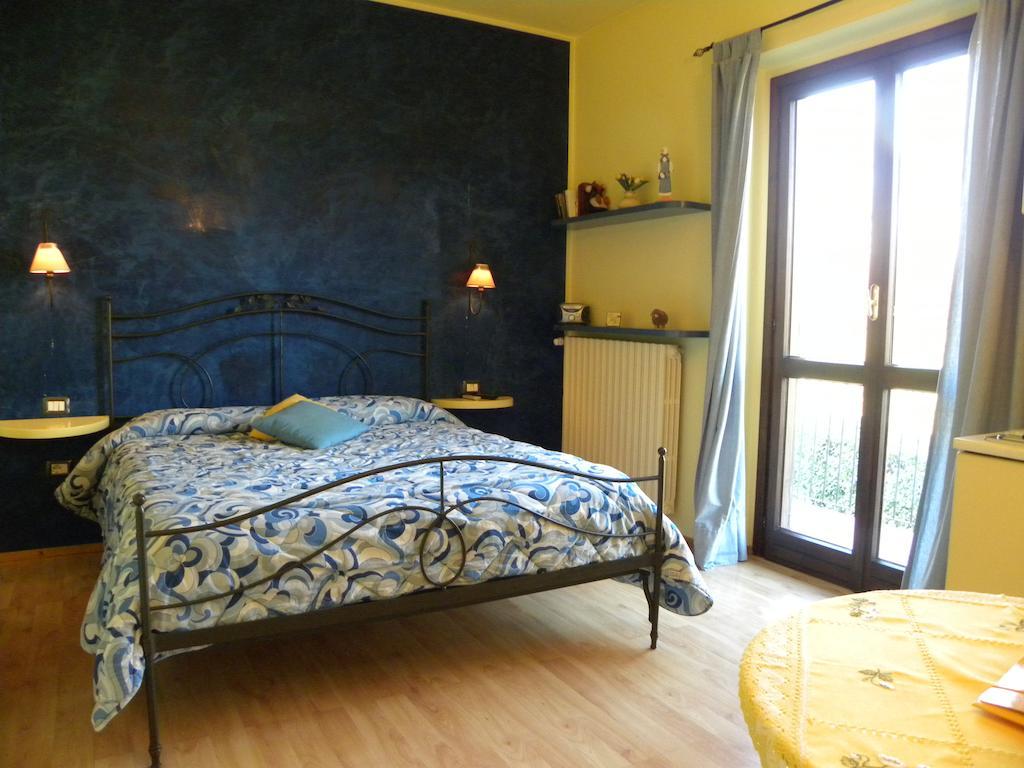 Agriturismo Fano'S Farm Suno Bilik gambar