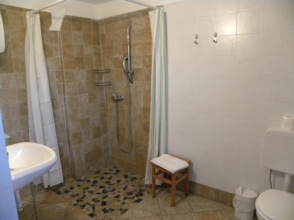 Agriturismo Fano'S Farm Suno Bilik gambar